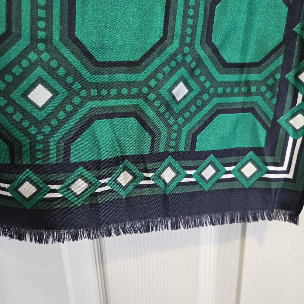Green Geometric Patterned Scarf - image 3